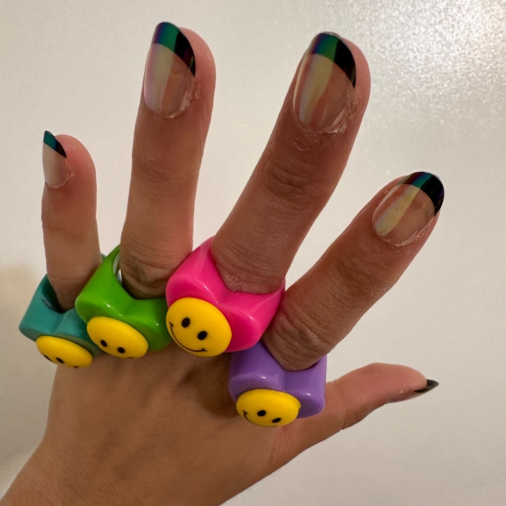 SMILEY FACE Heart Shaped Chunky Oversized Neon Pink Ring - Picture 4 of 6